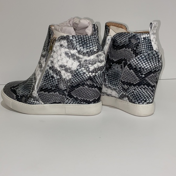 High-Top Wedge Sneakers. - Picture 6 of 8